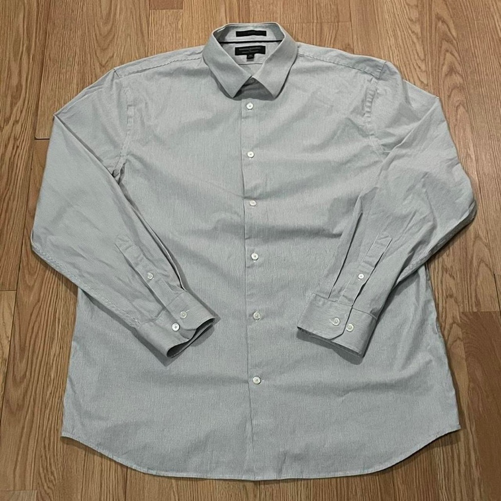 Banana Republic Men’s XL Long Sleeve Button Down Shirt Slim Fit White Pinstriped